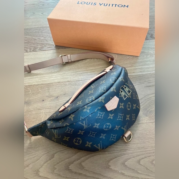Louis Vuitton Monogram Waist Bag - Picture 1 of 12